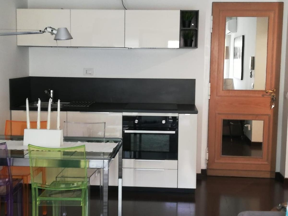 Delightful Two-room In Brera Apartment