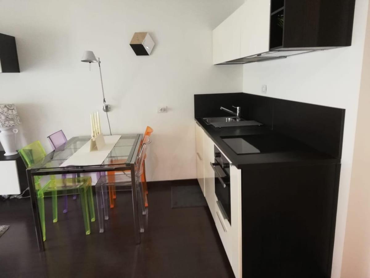 Delightful Two-room In Brera Apartment